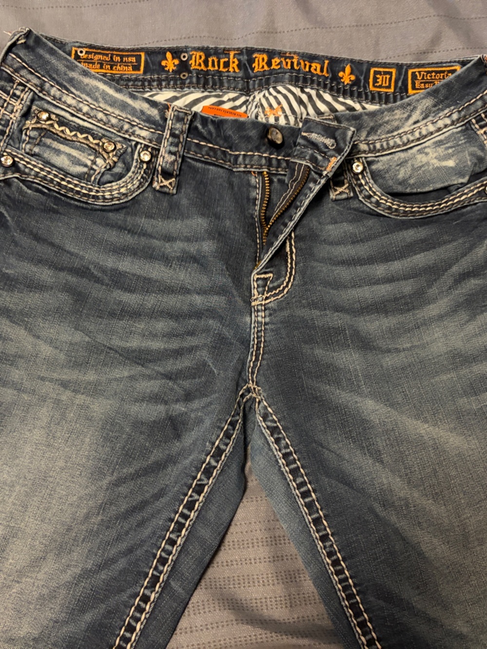 Rock Revival Women’s Faded Blue Straight Jeans with Contrast Stitching